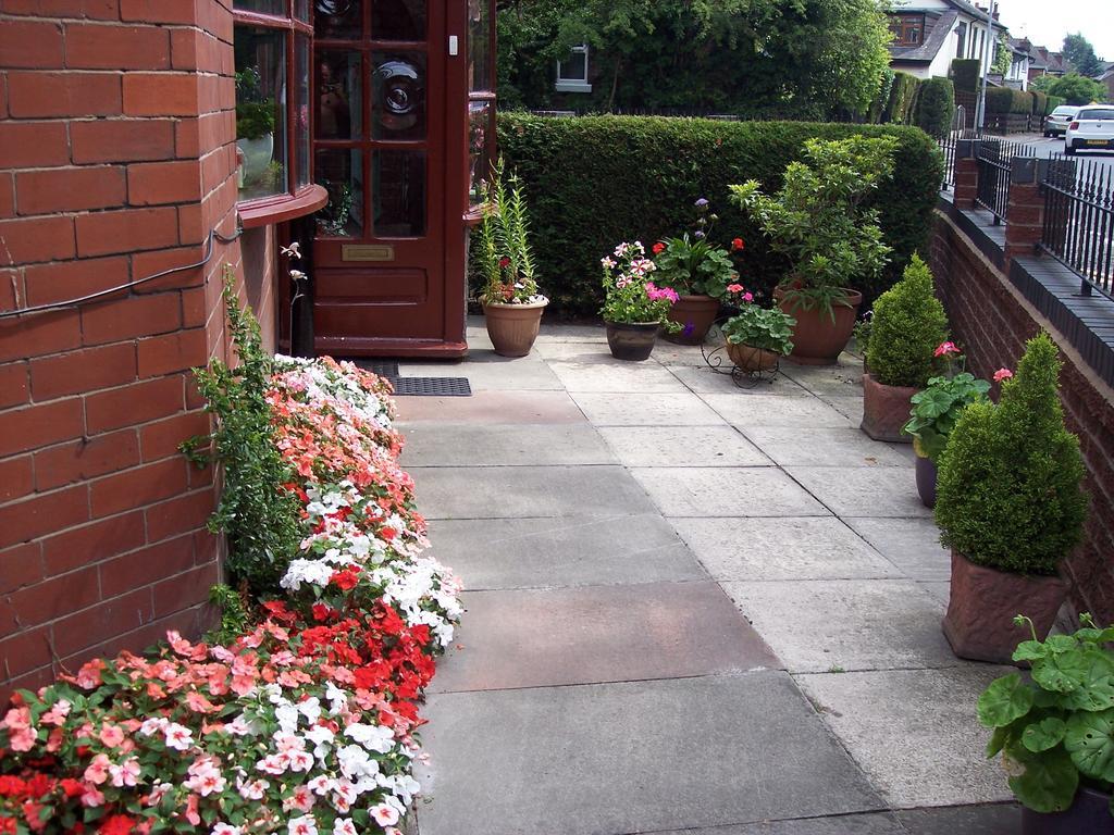 Butterfly Guest House Cheadle  Exterior foto